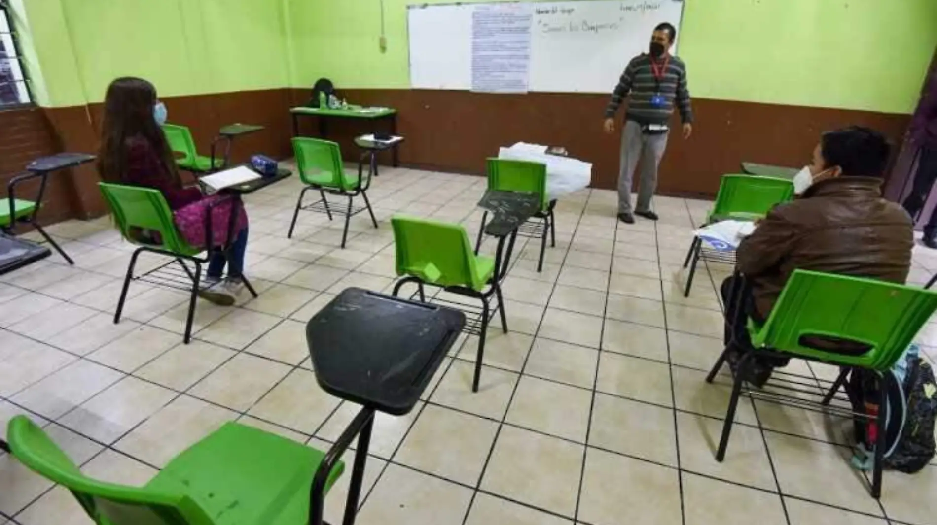 Pocos alumnos durante clases presenciales en ciclo pasado 